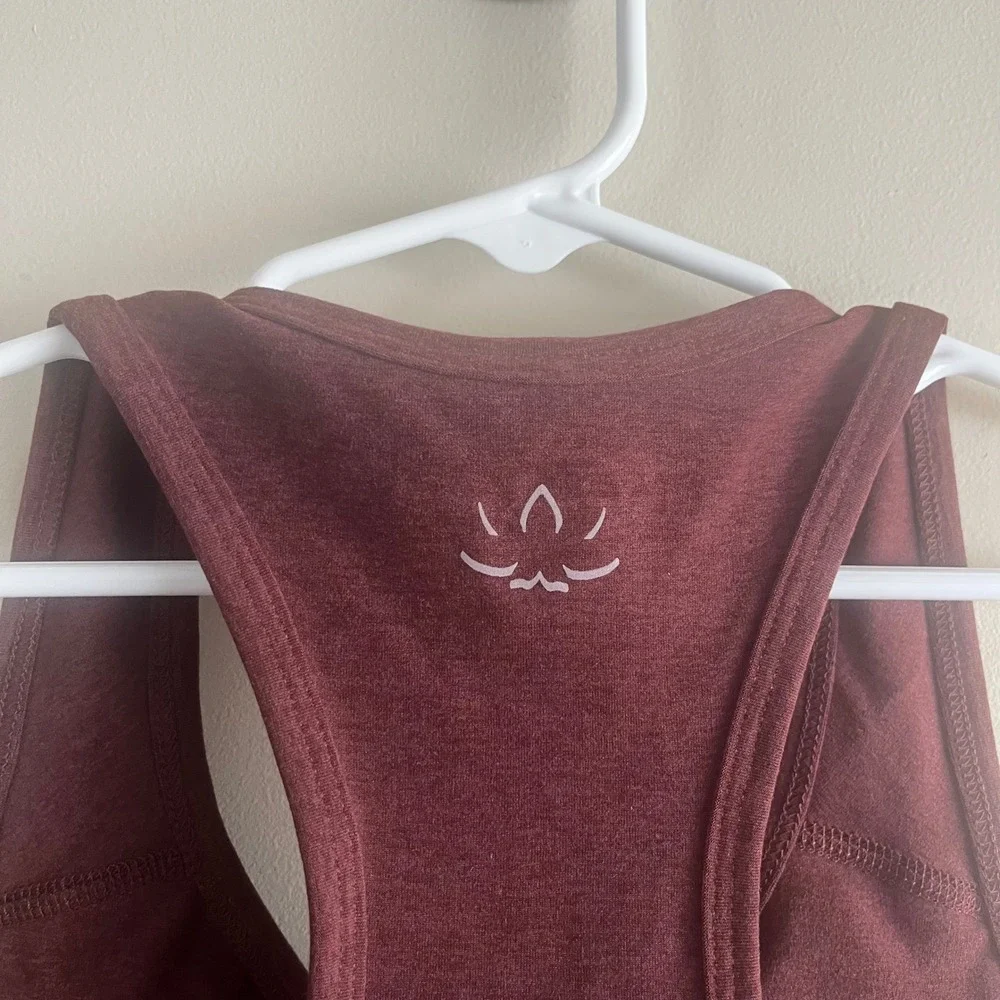 Beyond Yoga racerback v-neck sports bra size XS burgundy maroon yoga pilates